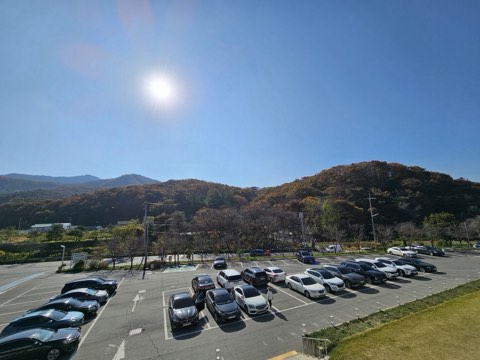 필무드 주차장에서 바라본 가을 산 전경